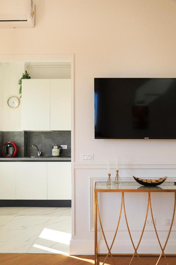 Apartamento Iris Daire Lesa Dış mekan fotoğraf