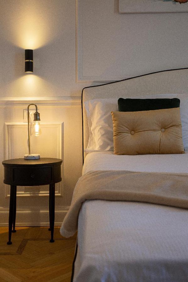 Apartamento Iris Daire Lesa Dış mekan fotoğraf